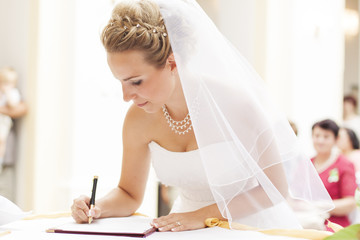 Beautiful bride sign up marriage certificate