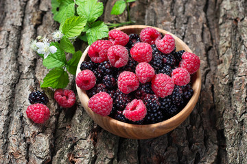 Ripe  blackberries and raspberries in bowl