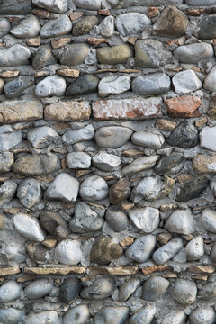 Muro in sassi di inizio secolo