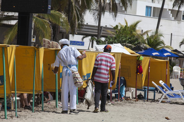 Vendedores  en  la playa de Cartagena