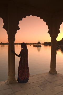 Woman in traditional dress, Jaisalmer, Western Rajasthan 