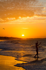 Silhouettes by the ocean in the sunset light