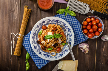 Wholemeal pasta with roasted tomato