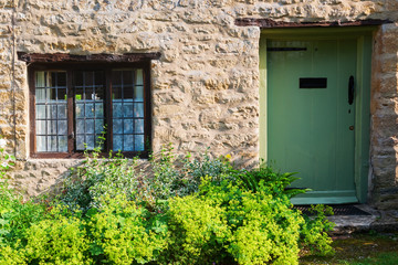 Fototapeta na wymiar Tür eines alten Cottages in Bibury, England