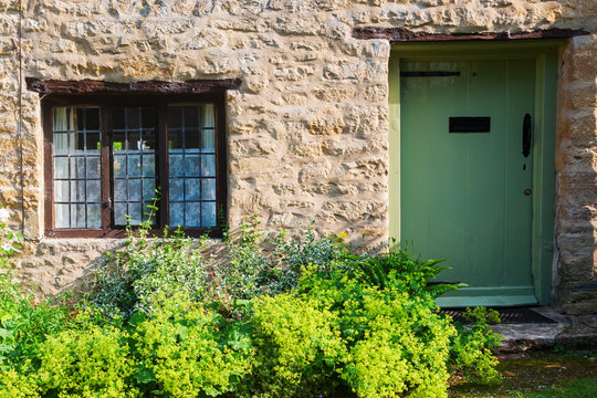 Tür eines alten Cottages in Bibury, England