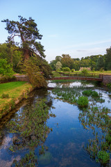 Fototapeta na wymiar malerische Landschaft mit dem Fluss Coln in Bibury, England