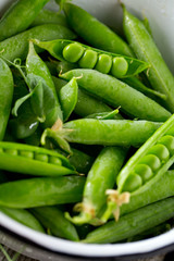 pea pods in a bowl