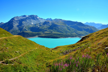 Fototapeta na wymiar le lac du mont cenis, vallée de la maurienne, 