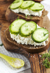 Sandwich with fresh cream cheese, cucumber and pink salt