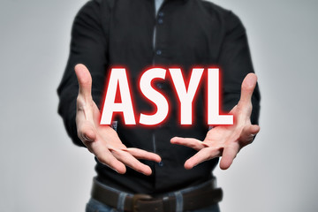 Achtung Asyl Verkehrsschild, Hinweistafel