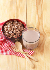 Chocolate milk and cornflakes