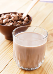 Chocolate milk and cornflakes