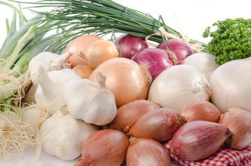 Composition with onions, garlic and shallots