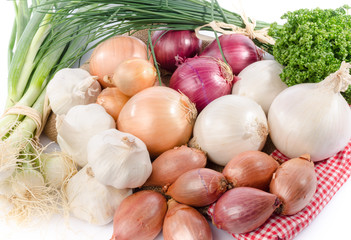 Composition with onions, garlic and shallots