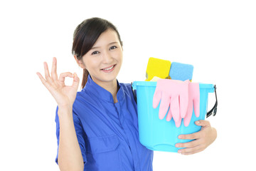 仕事に励む女性作業員