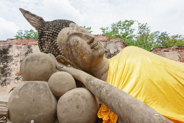 Buddha sculpture