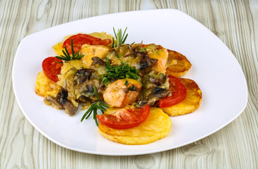 Roasted salmon with potato and tomato