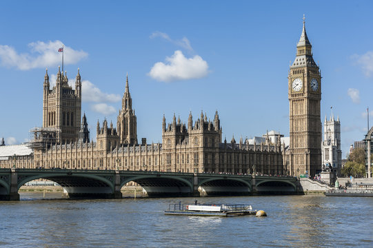 View of House of Parliament with Thames river in London