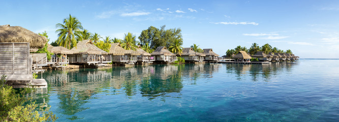 Luxusurlaub in einem overwater Bungalow in Französisch Polynesien - obrazy, fototapety, plakaty