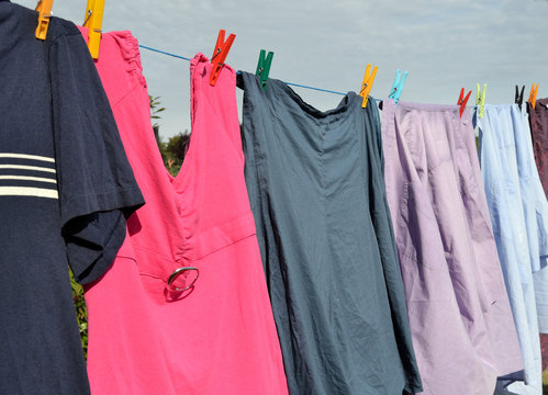 Linge &eacute;tendu &agrave; l'ext&eacute;rieur