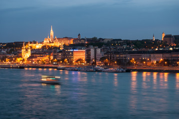 Fototapeta na wymiar at night in Budapest Hungary