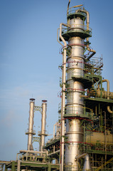 Fototapeta na wymiar column tower petrochemical plant at morning time