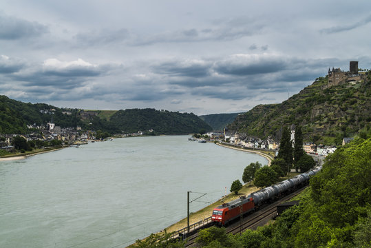 Sankt Goar und Sankt Goarshausen mit ihren Burgen Rheinfels und Katz