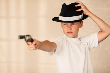 Fototapeta na wymiar little boy with gun
