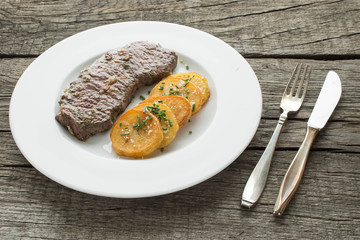 Roastbeef und Bratkartoffeln