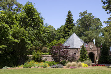 Obraz premium Elizabethean Gardens - Garden Entrance in North Carolina
