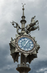 Fototapeta na wymiar Арабские часы на площади Тукая Arab clock on Square of Tukai