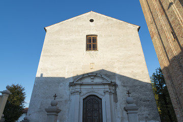 Vicoli e chiesa di san vito al tagliamento