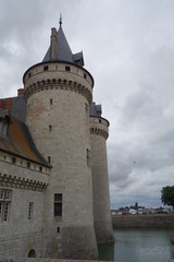 Fototapeta na wymiar chateau de sully sur loire, 