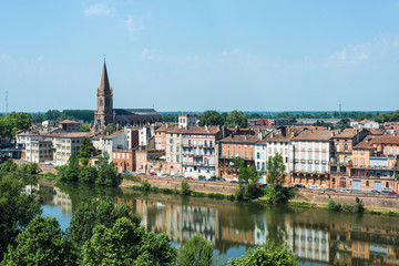 Le Tarn river passing through Montauban, France