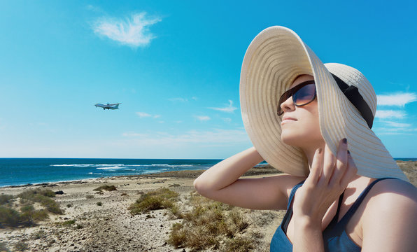 Donna con cappello paglia occhiali da sole
