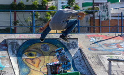 Manobra com skate
