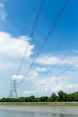 Obraz premium Electrical transmission tower at day time