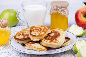Apple pancakes with milk and honey