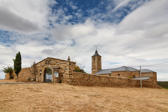 Santuario Nuestra Se&ntilde;ora de Castrotierra. Castrotierra de la Valduerna, Le&oacute;n.
