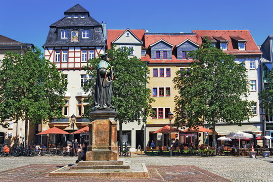 Jena, Markt mit Hanfried-Denkmal