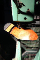 Drewniana podeszwa buta, szycie butów