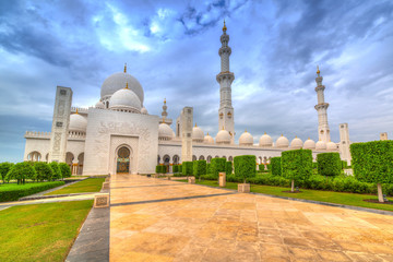 Fototapeta na wymiar Sheikh Zayed Grand Mosque in Abu Dhabi, the capital city of UAE