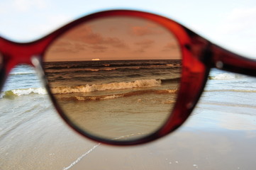 Widok na morze poprzez okulary