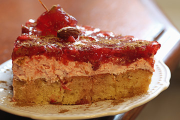 berry sponge cake