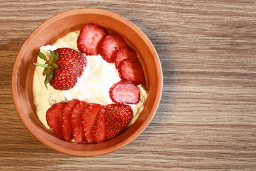 healthy breakfast cottage cheese with strawberries