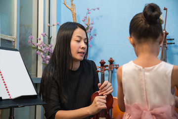 violinist playing violin musics