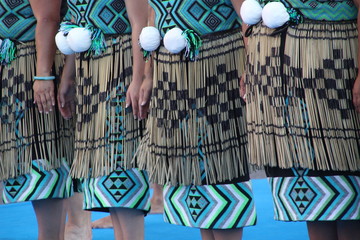 Vestidos tradicionales Maorí de Nueva Zelanda - obrazy, fototapety, plakaty