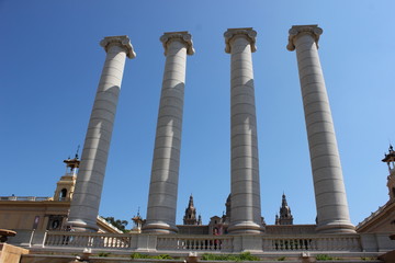 Fototapeta na wymiar Die Vier Säulen (Quatre Columnes) am Montjuic in Barcelona