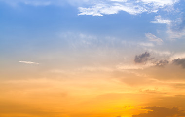 Obraz premium colorful dramatic sky with cloud at sunset