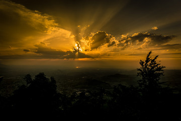 Sonnenuntergang mit Wolken
